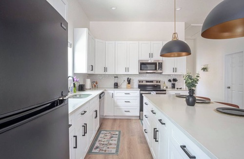 Nevada Street House | Generous 4BR/3BA Charmer Near Glorius Downtown!