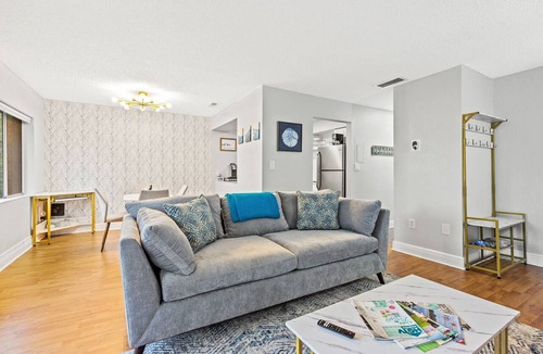 Largo Condo | Golden Oasis in Clearwater, 3 Heated Pools, 13 Minutes from the Beach! 🏝️