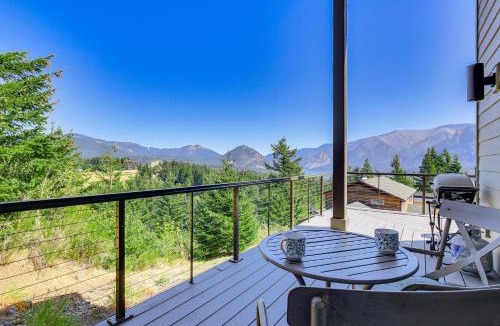 Carson House | 'Gorge Retreat' - Modern Carson Home w/Mtn Views!