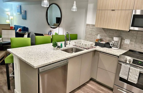 Pico-Union House | Gorgeous 2 Bedroom with rooftop Views.