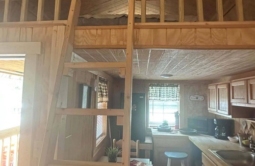 Isaban Cabin | Gorgeous 3-bedroom cabin with AC in peaceful Isaban