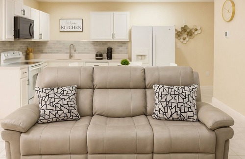 Apollo Beach House | Gorgeous 3-bedroom house with AC in Apollo Beach. 2 king size beds and 1 queen