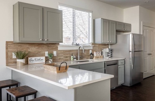 South Lamar House | Gorgeous Gem 3Bed/3Bath 7min to DT - Walk to Radio