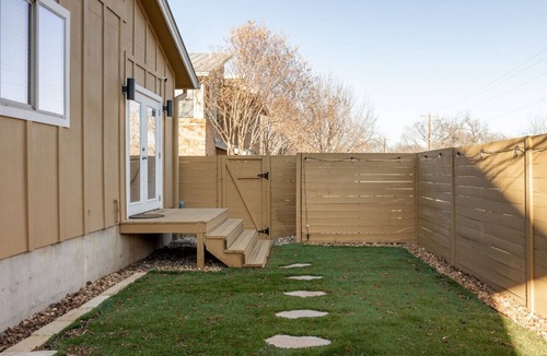 South Lamar House | Gorgeous Gem 3Bed/3Bath 7min to DT - Walk to Radio