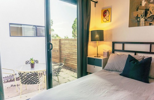 Stockton Apartment | Gorgeous Modern Studio Close to ALL Metro Areas
