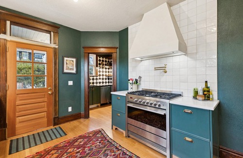 Mississippi District House | Gorgeous private home! Central Air 4 beds, hot tub, patio, designer furnishings