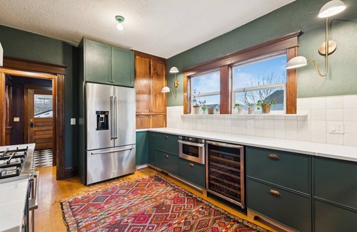 Mississippi District House | Gorgeous private home! Central Air 4 beds, hot tub, patio, designer furnishings