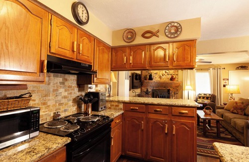 Red River House | Grandview 1 - In Town - Free WiFi - Cable - Gas Burning Fireplace - Gas Grill -