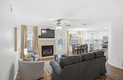Hunter's Chase House | Great North Austin Location by AustinGetaways!