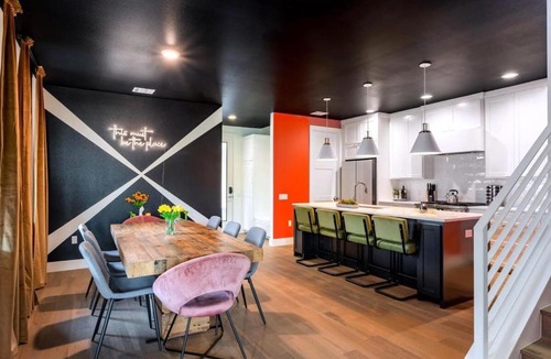 Chestnut House | Group Getaway with Chess Garden and Firepit