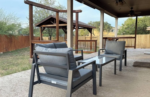 Wetmore House | Group Haven: 9 Beds 3.5 Bath with Pool & Ping Pong Tables at Southern Knoll