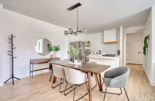 Humboldt Apartment | Group-Ready Luxury 6BR - Private Floor - Sleeps 12