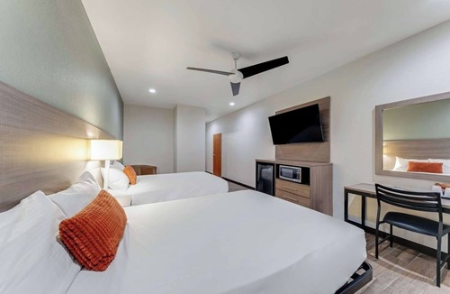 Eastside Promise Neighborhood Hotel | Groups’ Choice: 3 Comfortable Rooms Near Downtown w/Free Breakfast