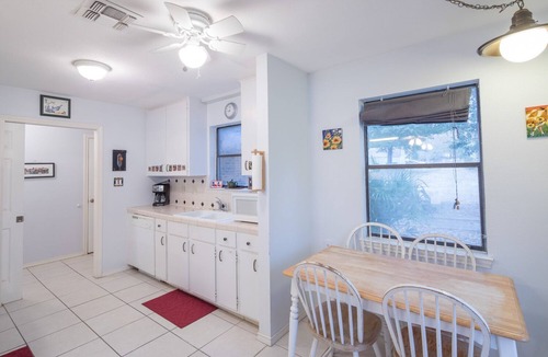 New Braunfels House | Guadalupe Daze: Classic NB 4/2 Riverfront, Shady Yard, Easy River Entry, Casual Vibe, Great Location