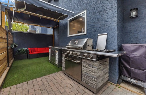 Crescent Heights House | Guest house in downtown Calgary,