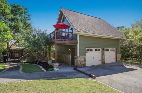 Gruene House | Guesthouse less than a mile from Gruene Hall! Sleeps up to 4! Private Hot Tub