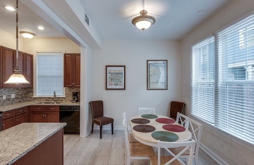Beach Institute Condo | Gwinnett St Row: Historic 3 BR 2BA - Free Street Parking - Near Forsyth Park