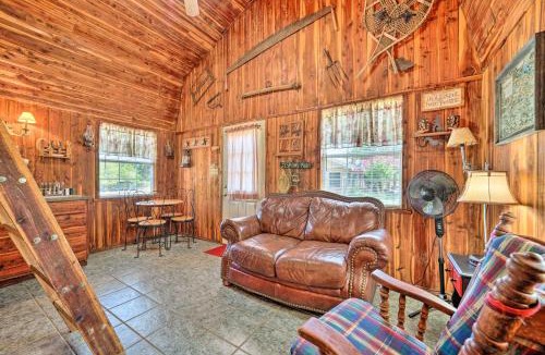 Nashoba Apartment | Hand-Built 'Black Fork Cabin 2' w/Fire Pit!