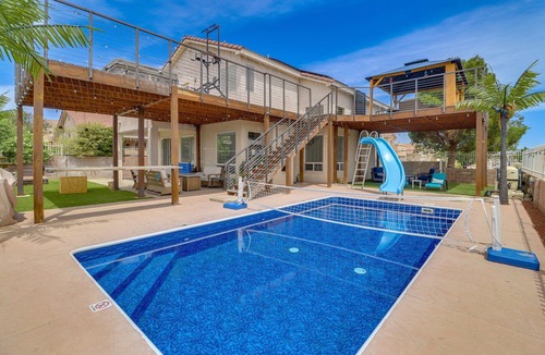 Alban Hills House | Heated Pool! Hot Tub! Volleyball court! 3-bedroom, 3-Bathroom Fabolous Home!