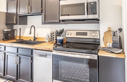 Maple Ridge Apartment | Hermes` Respite - A Runner`s Paradise