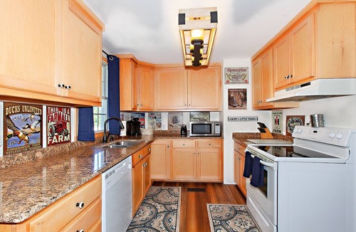 Lanexa Cottage | Hidden Heaven lake house. Quiet private cottage on 1 acre