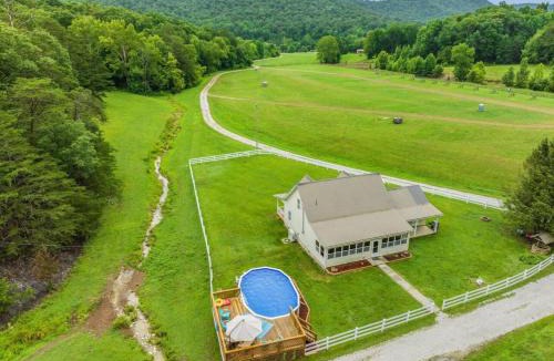 Clay City House | Hidden Treasure- Private Pool, Pond, 1600 Acres