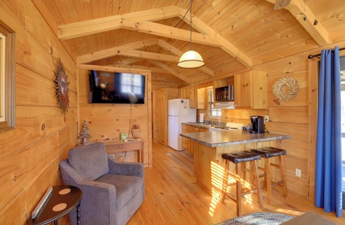 Damascus Cabin | Hike the AT! Creekside Cabin in Trail Town USA