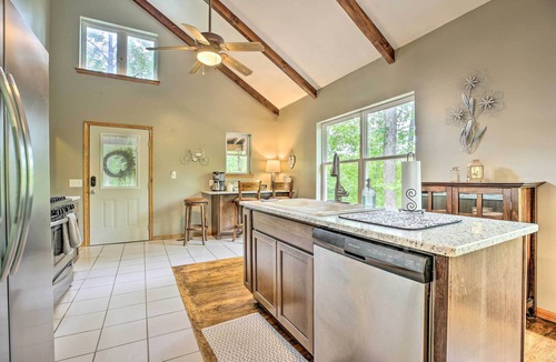 Rogers Cabin | Hike & Zip-Line: Red River Gorge Cabin w/Hot Tub!