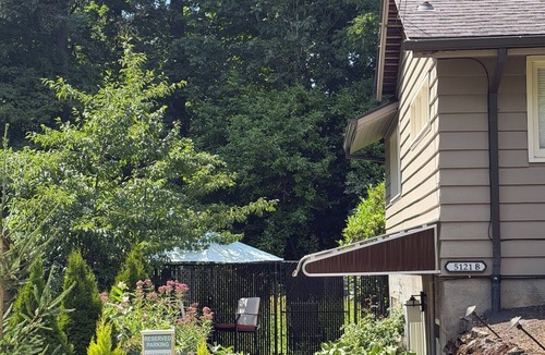Hillsdale Apartment | Hillsdale Private Studio Oasis in Portland, OR