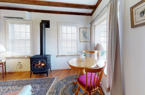 Bar Harbor House | Historic Cottage with Fast WiFi, Full Kitchen, & Private W/D - Walk into Town