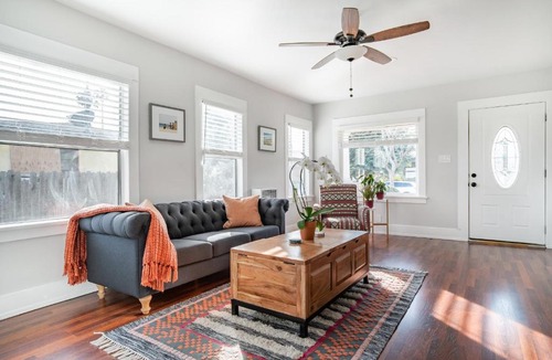Willmore Apartment | Historic Hm Mins to Beach, Convention Ctr Parking LB E