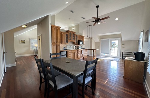 Orlando House | Historic lakefront guesthouse
