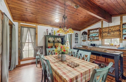 Burnet Cabin | Historic lakefront & wildlife haven with firepit & gas grill - minutes to water