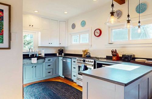 Ocean Point House | Historic Maine Cottage with Wrap-Around Porch & Ocean Views