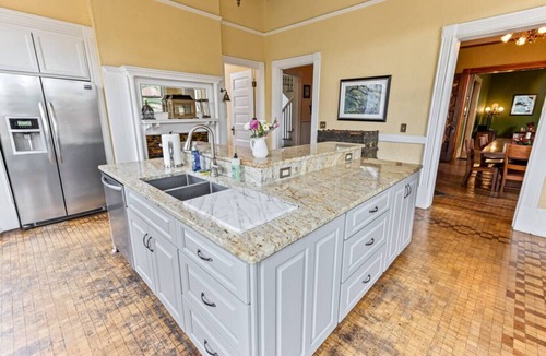 Historic Downtown Savannah House | Historic mansion, 2 blocks to Forsyth Park