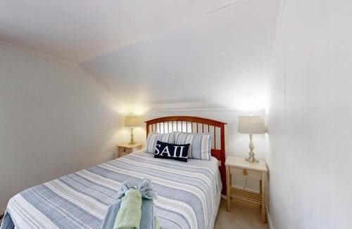 West Boothbay Harbor House | Historical New England home, outdoor shower , Dog-friendly