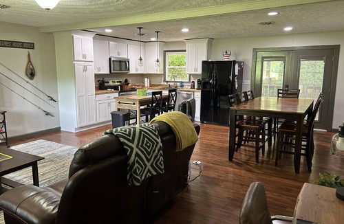 Haysi Cabin | "Hit the Breaks" - Three bedroom cabin just outside Breaks Interstate Park!