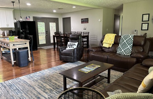 Haysi Cabin | "Hit the Breaks" - Three bedroom cabin just outside Breaks Interstate Park!