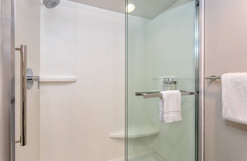 Highpoint Hotel | Holiday Inn Express Clearwater East - Icot Center by IHG