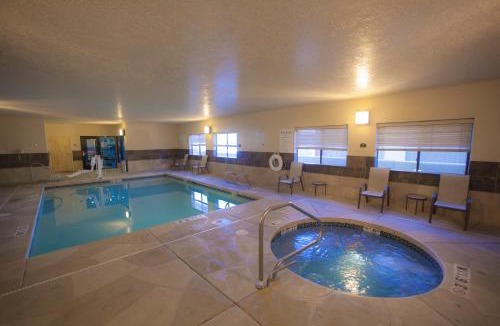 Albuquerque Hotel | Holiday Inn Express Hotel & Suites Albuquerque - North Balloon Fiesta Park by IHG