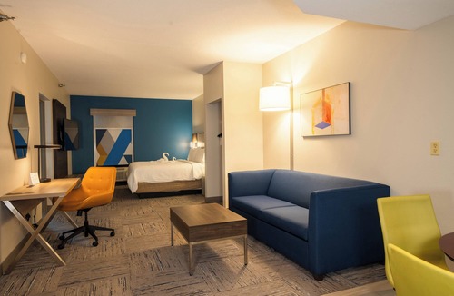 Oldsmar Hotel | Holiday Inn Express Hotel & Suites Tampa Northwest - Oldsmar by IHG