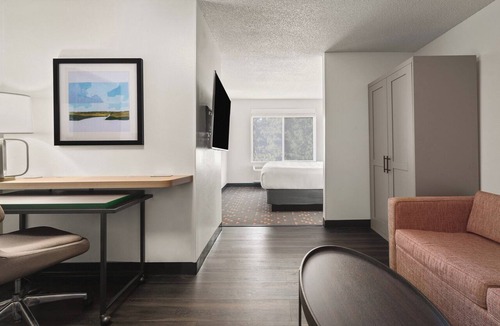 Bothell Hotel | Holiday Inn & Suites Bothell by IHG