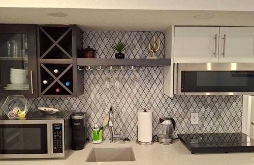 Panorama Hills Apartment | Home, away from home - 15min to Airport.