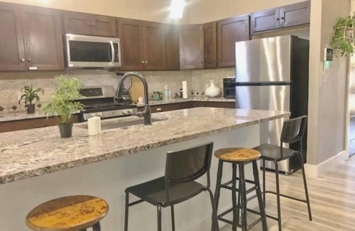 Near East Side House | Home by the Dome! 2BR Downtown San Antonio Alamodome Hemisphere close!r