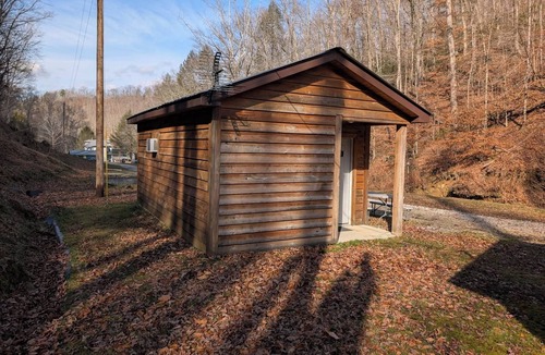 Foster Cabin | Horse Creek - Outlaw Cabin Near Ivy Branch HMT