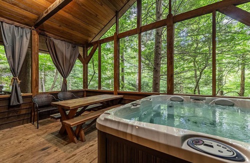 Victor Cabin | Hot Tub 2 BR Cabin in the woods New River Gorge (Cabin 2 Opossum Creek Retreat)