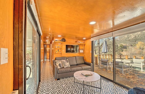Payson Cottage | Hot Tub & Deck: Waterfront Escape in Payson!