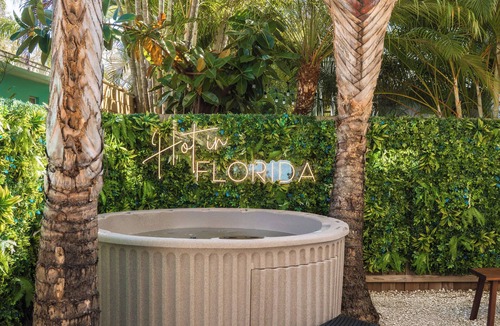 Ozona House | Hot Tub + Movie + Game Room + Arcade + Golf Cart + Near Beach