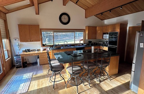 Carson House | House in the Mountains w/hot tub, sauna, pool table and more !