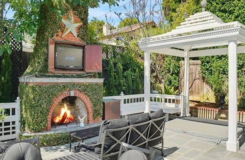 Cardiff-by-the-Sea House | HUGE HOUSE/POOL/HOT TUB! WALKING DISTANCE TO SWAMMI'S BEACH AND DOWNTOWN